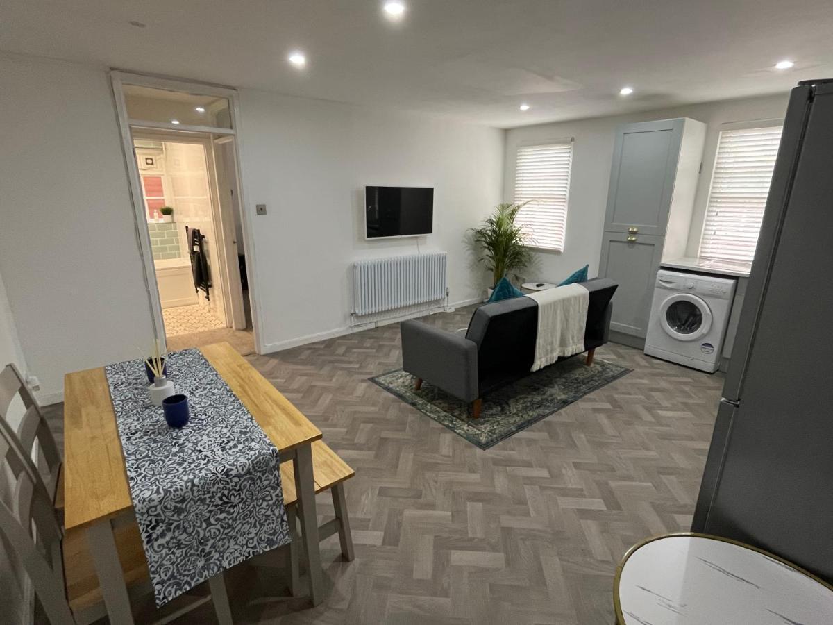 Warwick Town Centre Property Exterior photo
